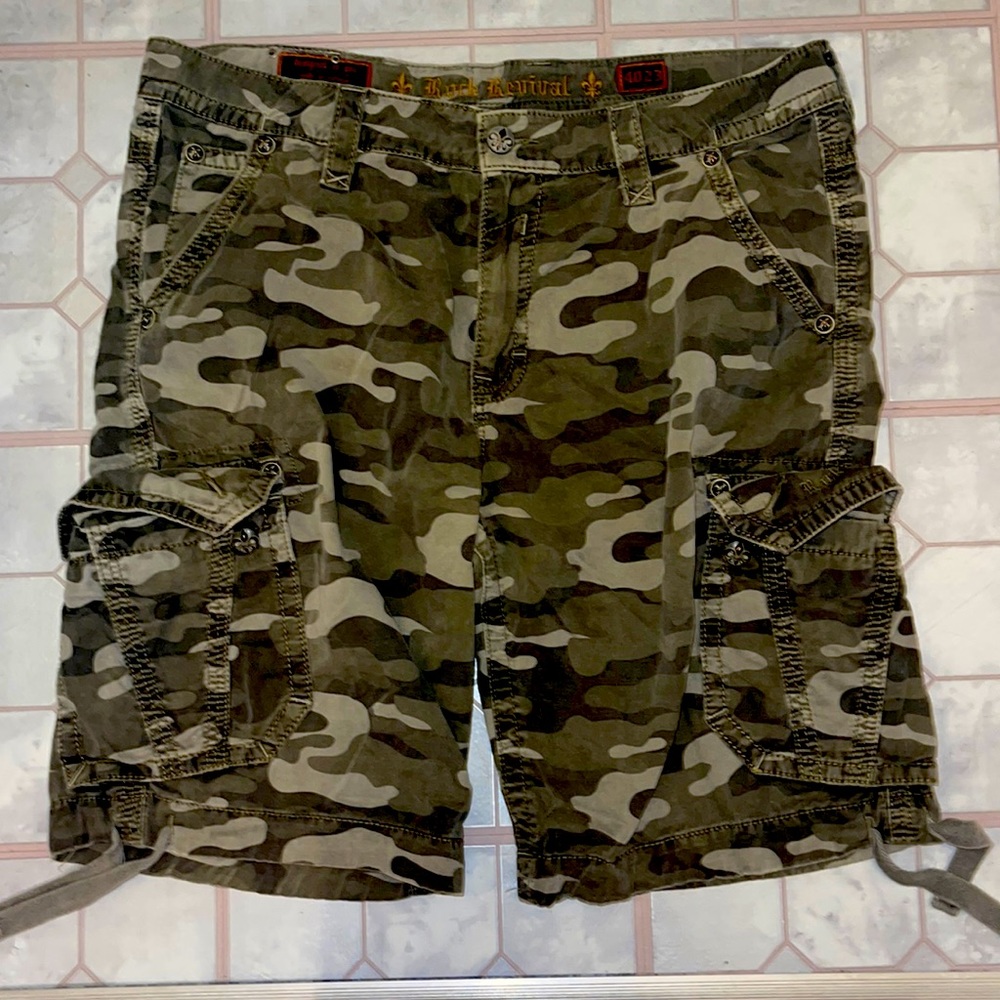 ROCK REVIVAL SHORTS CAMO